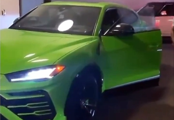 Wizkid and his newly acquired Lamborghini Urus 